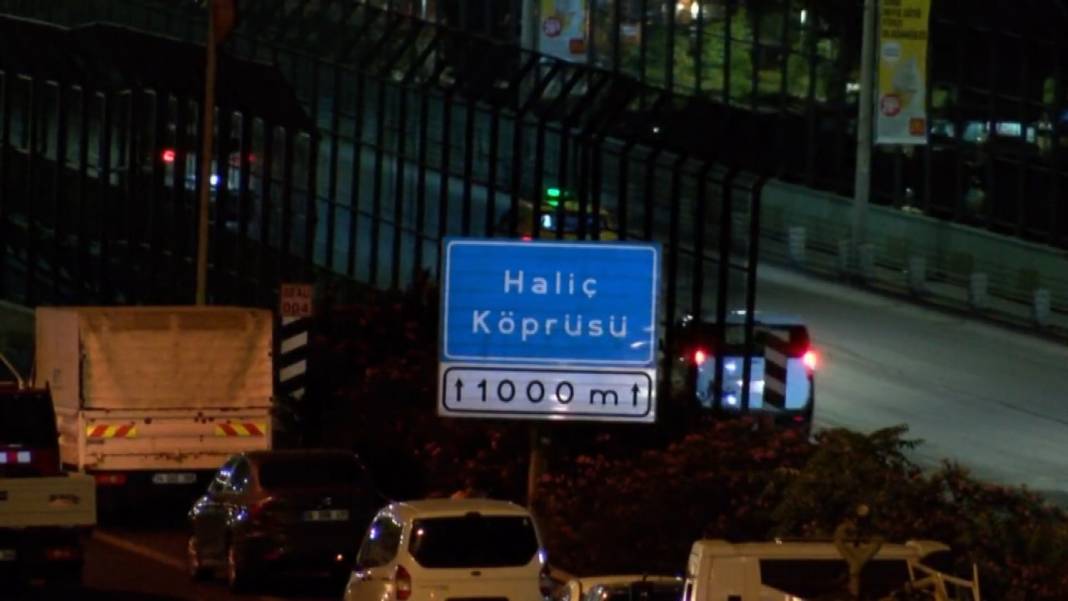 Haliç Köprüsü'nde asfalt yenileme çalışması başladı; trafik yoğunluğu oluştu 3